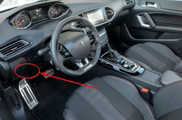 Fusible écran tactile Peugeot 308 : comment éviter des pannes coûteuses